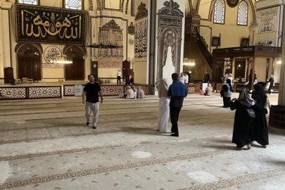 “ULU CAMİİ BİR HAT MÜZESİ DEĞİL, İBADET MEKÂNIDIR”