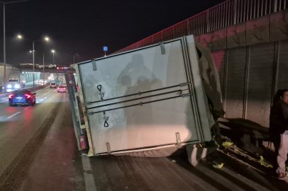 Marul Yüklü Kamyonet Devrildi