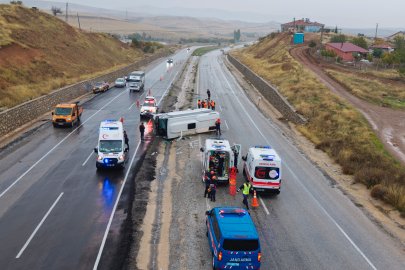 Kırıkkale'de feci kaza: 1'i ağır 15 yaralı
