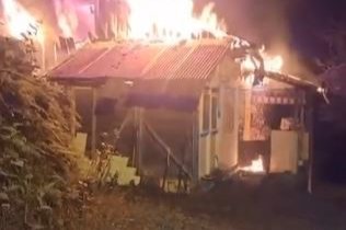 Gece Çıkan Yangında Ev Alev Alev Yandı