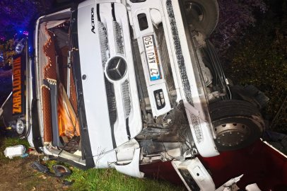 Elazığ’da Korkutan Kaza! Kamyonda Sıkışan Sürücü Hastaneye Kaldırıldı
