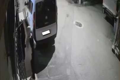 Korkuluğa asılan kıyafetleri beğenip alan kadın kameraya yakalandı