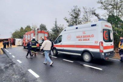 Muratlı'da kepek yüklü tır devrildi, yol ulaşıma kapandı