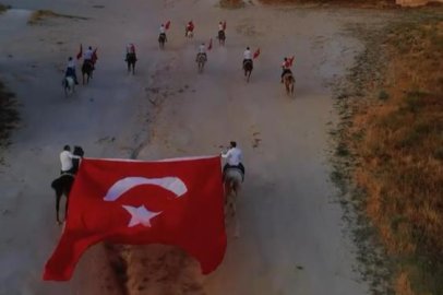 At çiftliklerinden 29 Ekim’e özel Türk bayraklı gösteri