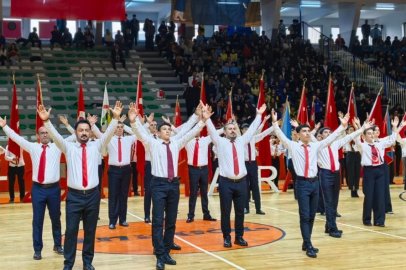 İNEGÖL’DE 103 ÖĞRETMENDEN CUMHURİYET’E ÖZEL GÖSTERİ