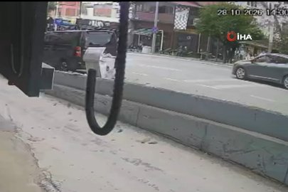 Motosiklet yayaya çarptı, ikisi de metrelerce sürüklendi; O anlar kamerada