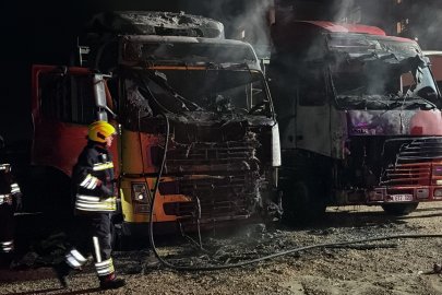 Park halindeki tır alevlere teslim oldu
