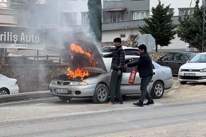 Seyir halindeki otomobil alevlere teslim oldu