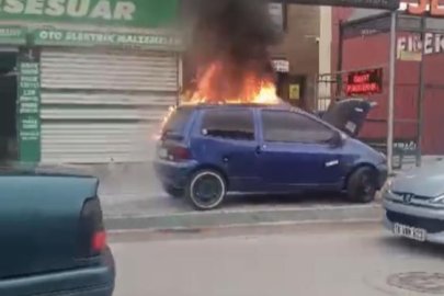 Bursa’da park halindeki otomobil alevlere teslim oldu