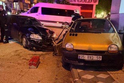 İki Otomobil Çarpıştı: 2 Yaralı