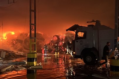 Mersin’de tütün deposu alev alev yandı