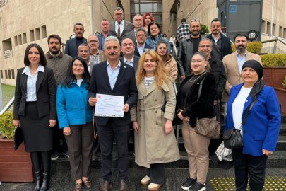 Yeni Parti Bursa İl Başkanı Yeşiltaş mazbatasını aldı