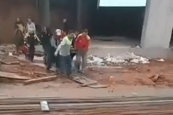 İnşaatın ikinci katından düşen işçi yaralandı