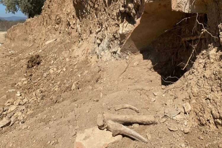Bursa'da yol çalışmasında Bizans dönemi mezarları ve insan kemikleri bulundu