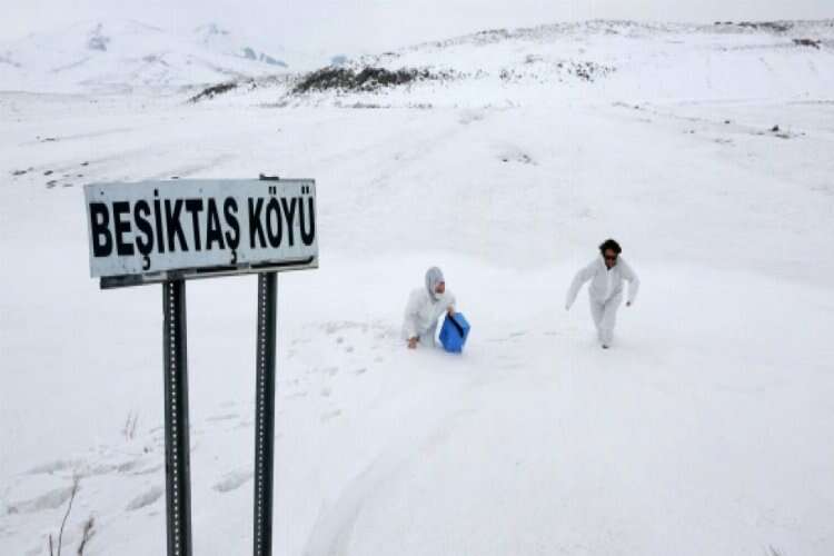 Ardahan'da sağlıkçılar kar