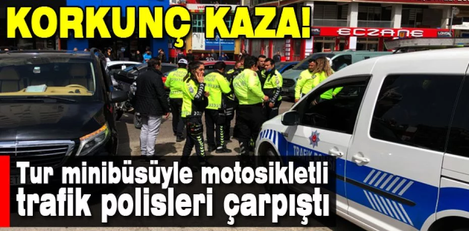 Tur minibüsüyle motosikletli trafik polisleri çarpıştı, 2 polis yaralandı