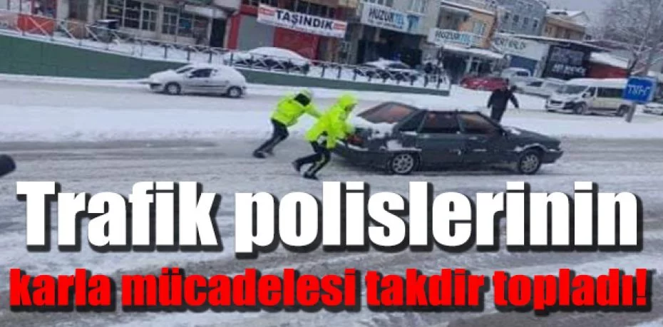 Trafik polislerinin karla mücadelesi takdir topladı