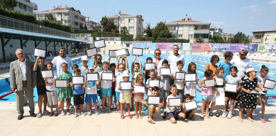 Nilüfer’de yüzlerce çocuk sertifika heyecanı yaşadı