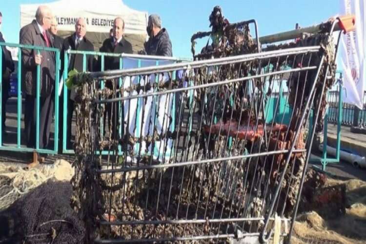 Tekirdağ'da pes dedirten görüntü: Denizden market arabası çıktı