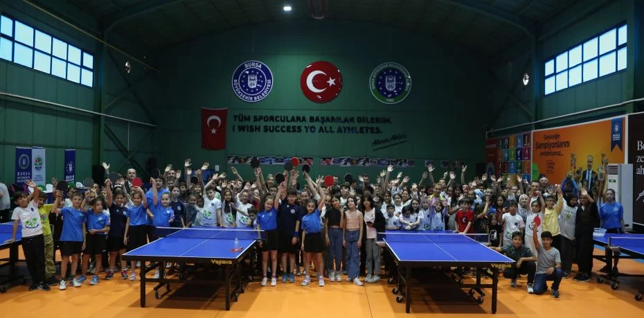 Öğrenciler, Büyükşehir Belediyespor Masa Tenisi Şenliği’nde keyifli anlar yaşadı