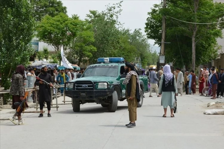 Afganistan'da camiye bombalı saldırı: 17 kişi hayatını kaybetti