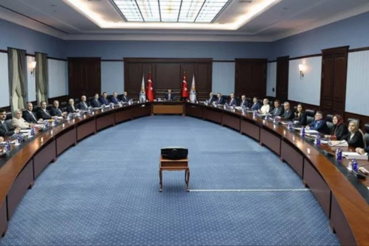 AK Parti MKYK Toplantısında Değişim Rüzgarları: Cumhurbaşkanı Erdoğan Yenilenme Sinyali Verdi