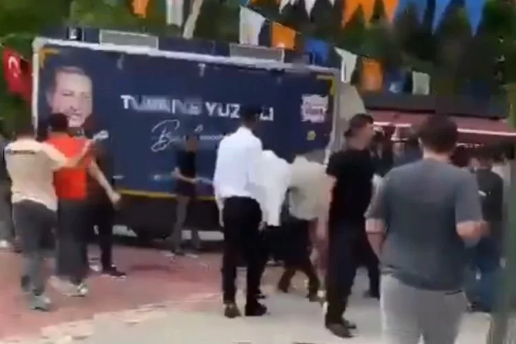 AKP standına saldırı!