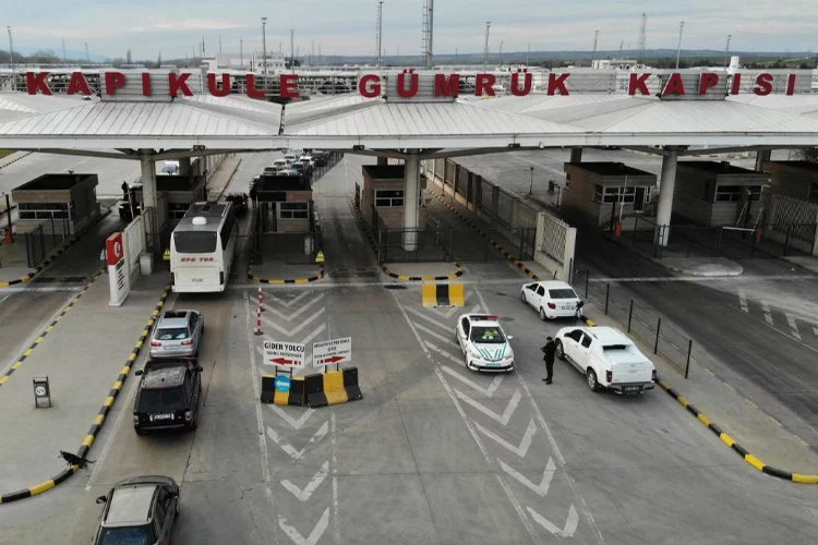 Avrupa’ya açılan kara sınır kapılarından 15 milyon yolcu geçiş yaptı