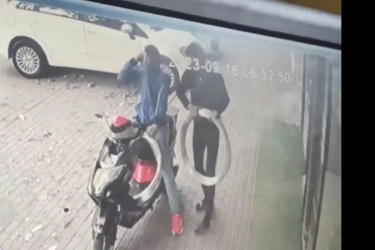 Tel hırsızları kameraya yakalandı