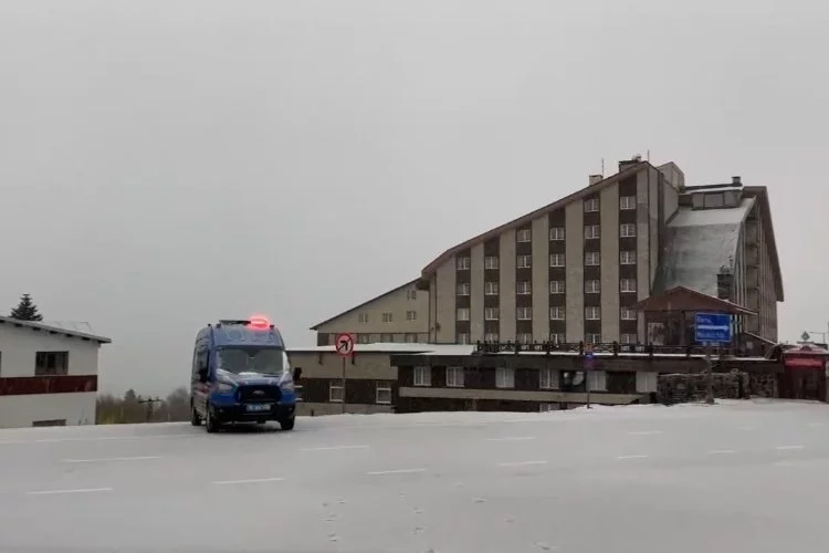 Türkiye’nin gözde kış turizmi merkezinde kar yağışı