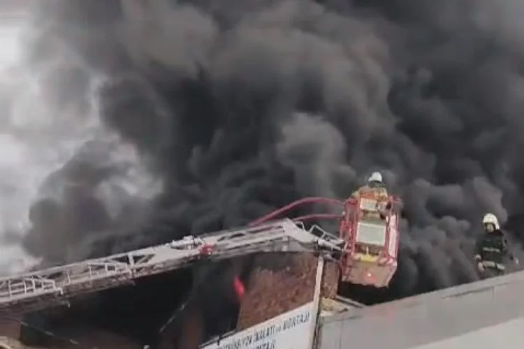 Fabrikadan alevler yükseldi! Bursa'da imalat yangını!