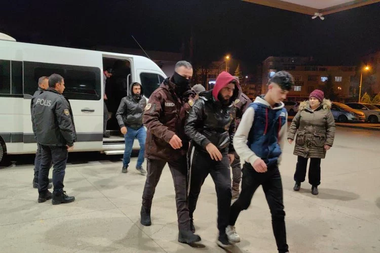 Bursa'da bir ev! 13 yabancı uyruklu göçmen yakalandı