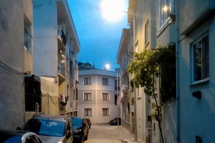 Sağlam muhtar,Bursa'da mahallesini aydınlattı