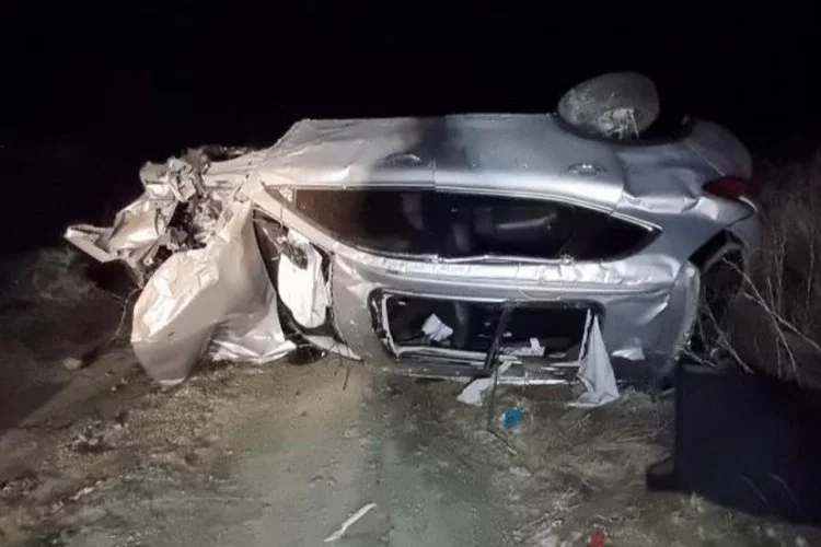 Burdur’da kontrolden çıkan otomobil şarampole devrildi: 2 ölü, 1 ağır yaralı
