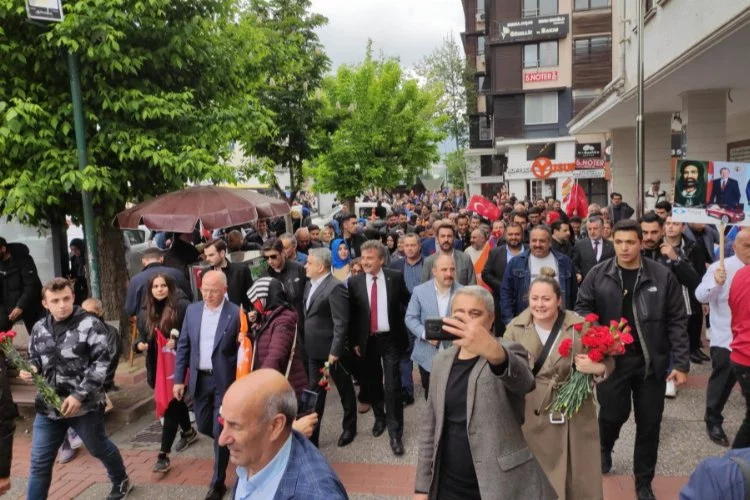 Bursa'da AK Parti sevgi yürüyüşü!