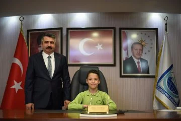 Bursa'da Çocuklar Belediye Başkanı Oldu: Koltuk Devri Şenlikle Kutlandı!