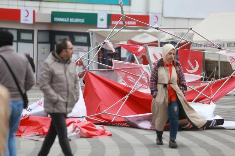 Bursa’da Fırtına Hayatı Olumsuz Etkiliyor