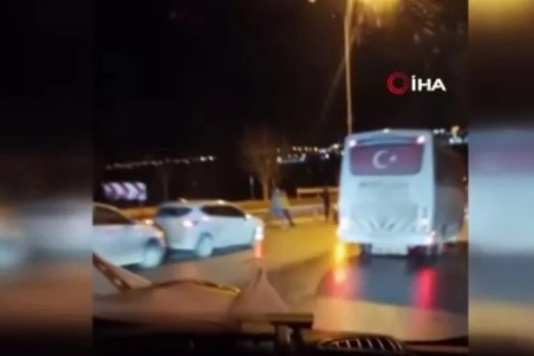 Bursa'da iki servis minibüsü çarpıştı: 7 yaralı