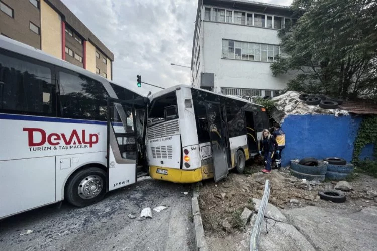 Bursa'da korkutan kaza!Servis aracı ile otobüsü çarpıştı!