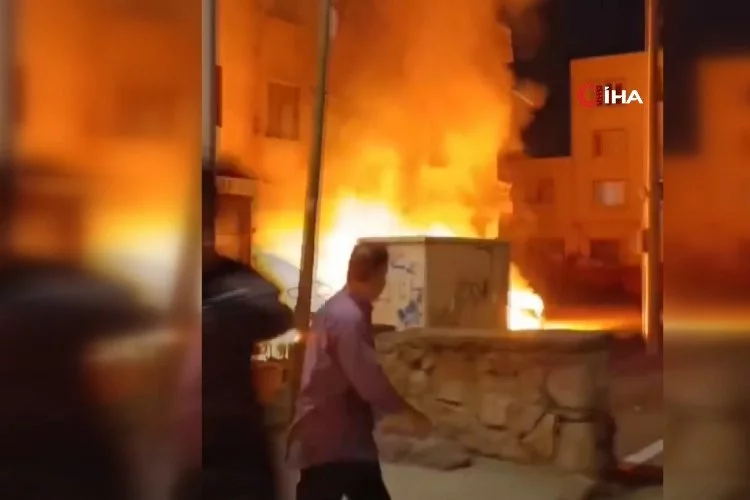Bursa'da Mobilya Dükkanında Çıkan Yangın Evlere Sıçradı