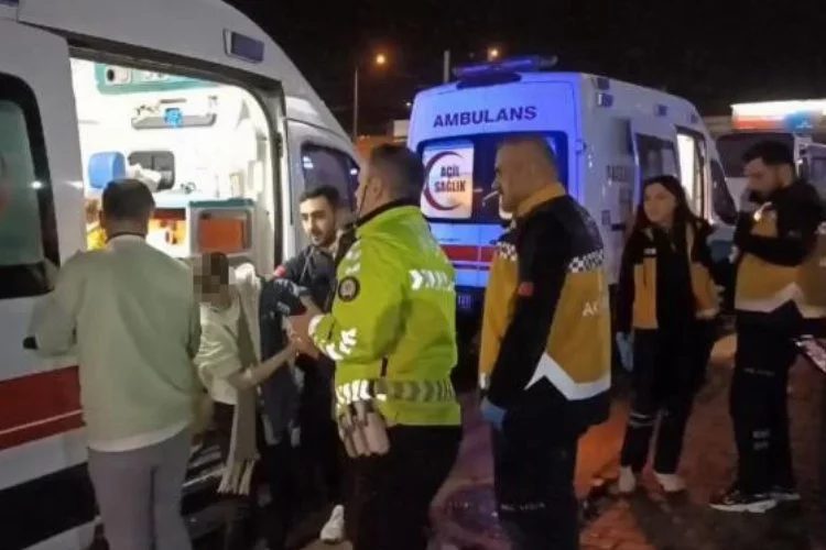 Bursa'da Tur Otobüsü Kaza Yaptı: 10 Kişi Yaralandı