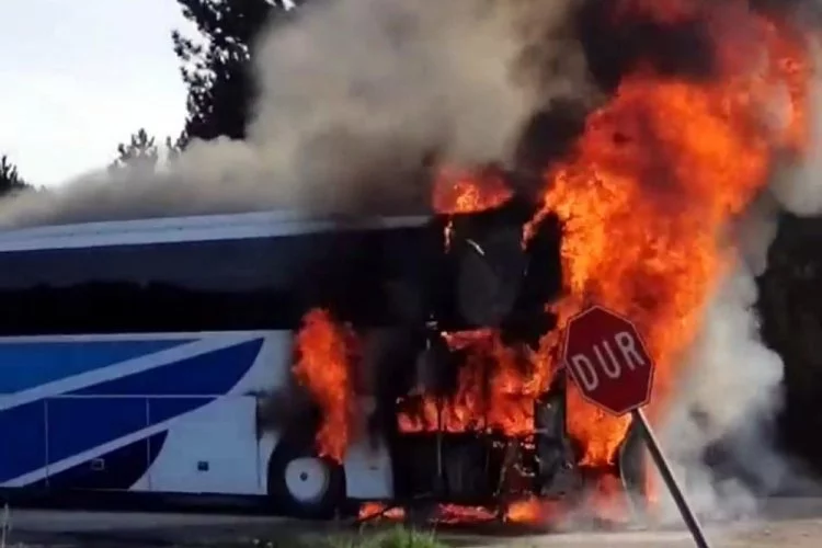 Bursa'ya bakıma getirilen yolcu otobüsü alev aldı