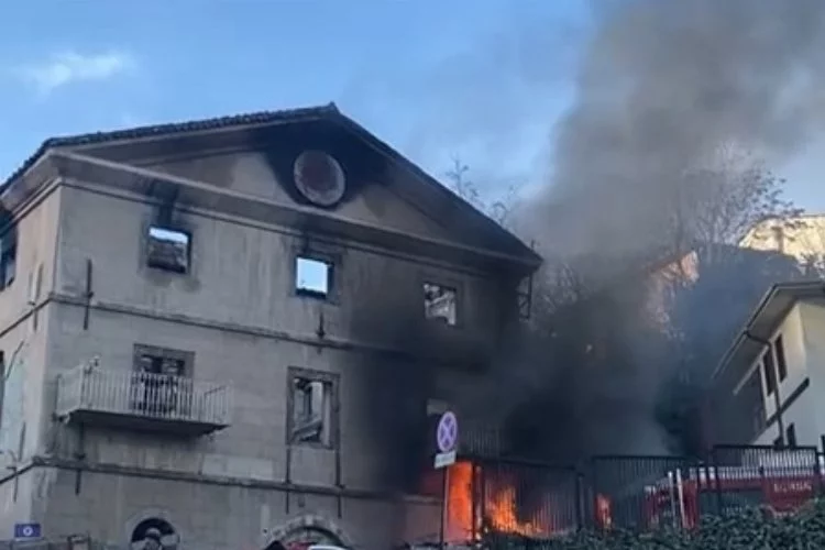 Bursalıların uğrak mekanıydı... Dönence binasında yangın! Bir kişi hayatını kaybetti