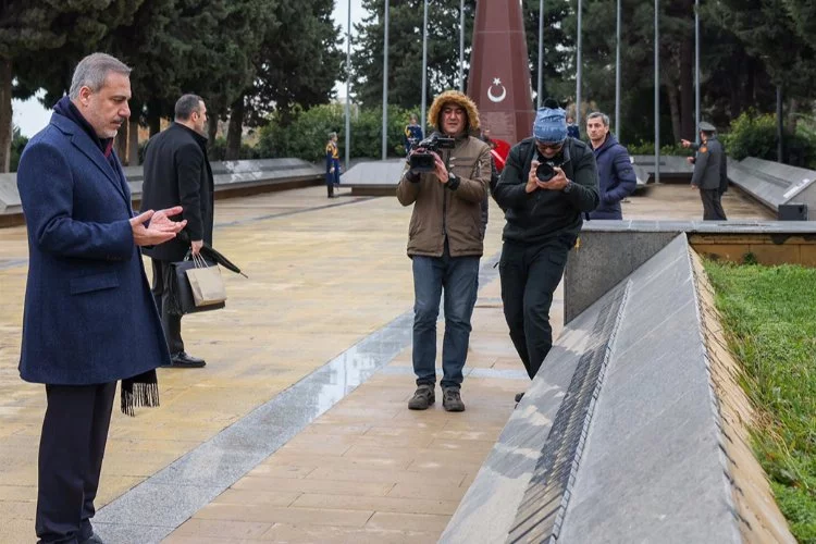 Dışişleri Bakanı Fidan, Haydar Aliyev’in mezarını ziyaret etti