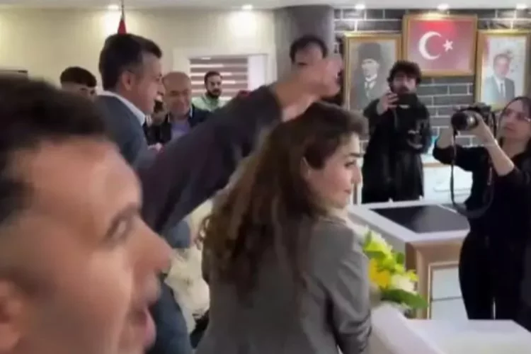Diyarbakır Sur Belediyesi'nde Atatürk ve Erdoğan'a Hakaret!