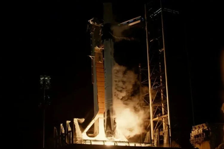 Dragon uzay aracını taşıyan Falcon-9 roketi başarıyla fırlatıldı