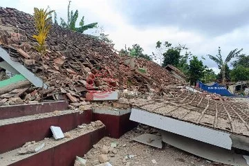 Endonezya'da dev deprem