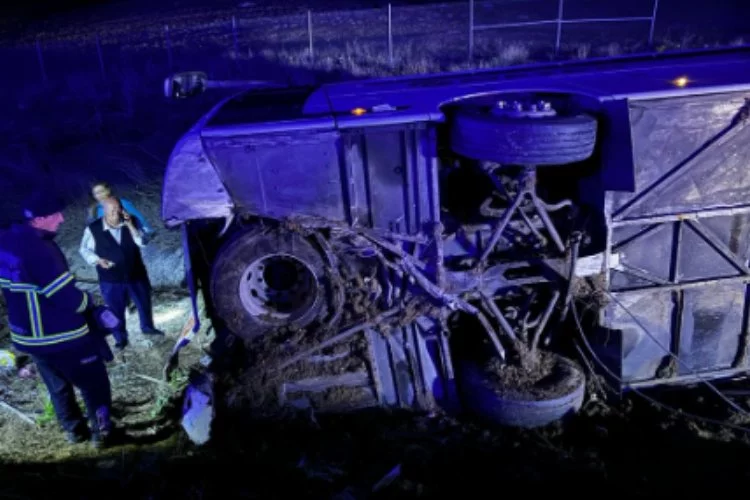 Facia: Yolcu Otobüsü Devrildi, 2 Ölü ve 34 Yaralı