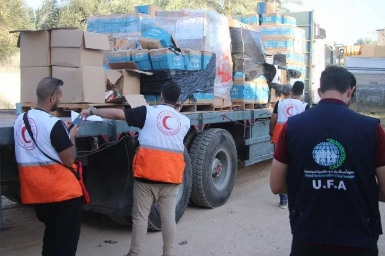 Filistin Kızılayı: Yardım yüklü 30 kamyon daha geldi