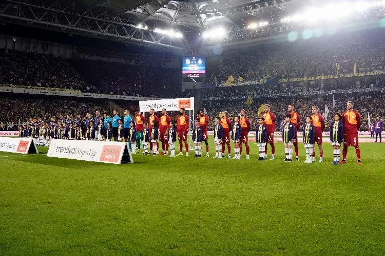 Galatasaray ile Fenerbahçe Kozlarını Kupada Paylaşacak 